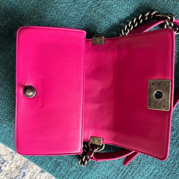 Chanel authentic small velvet pink boy bag - Picture 2 of 16